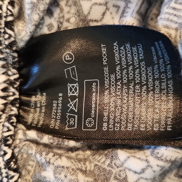 H&M Divided - Black and White Patterned Women's Shorts. Size 2 - Picture 3 of 4